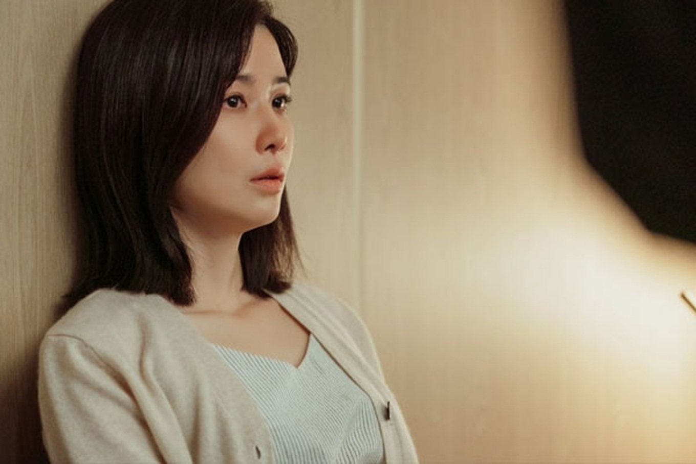 Chồng bế con riêng về nhà, mẹ chồng nói một câu khiến tôi ngã ngửa