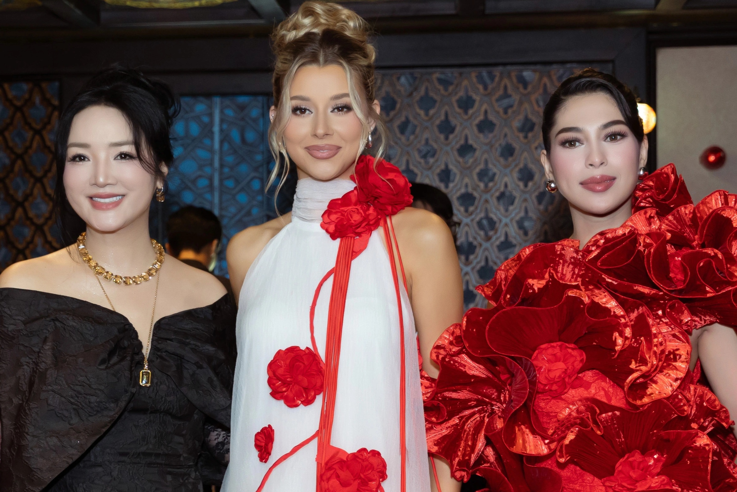 Vẻ đẹp quý phái của Hoa hậu Giáng My bên cạnh mỹ nhân nước Mỹ