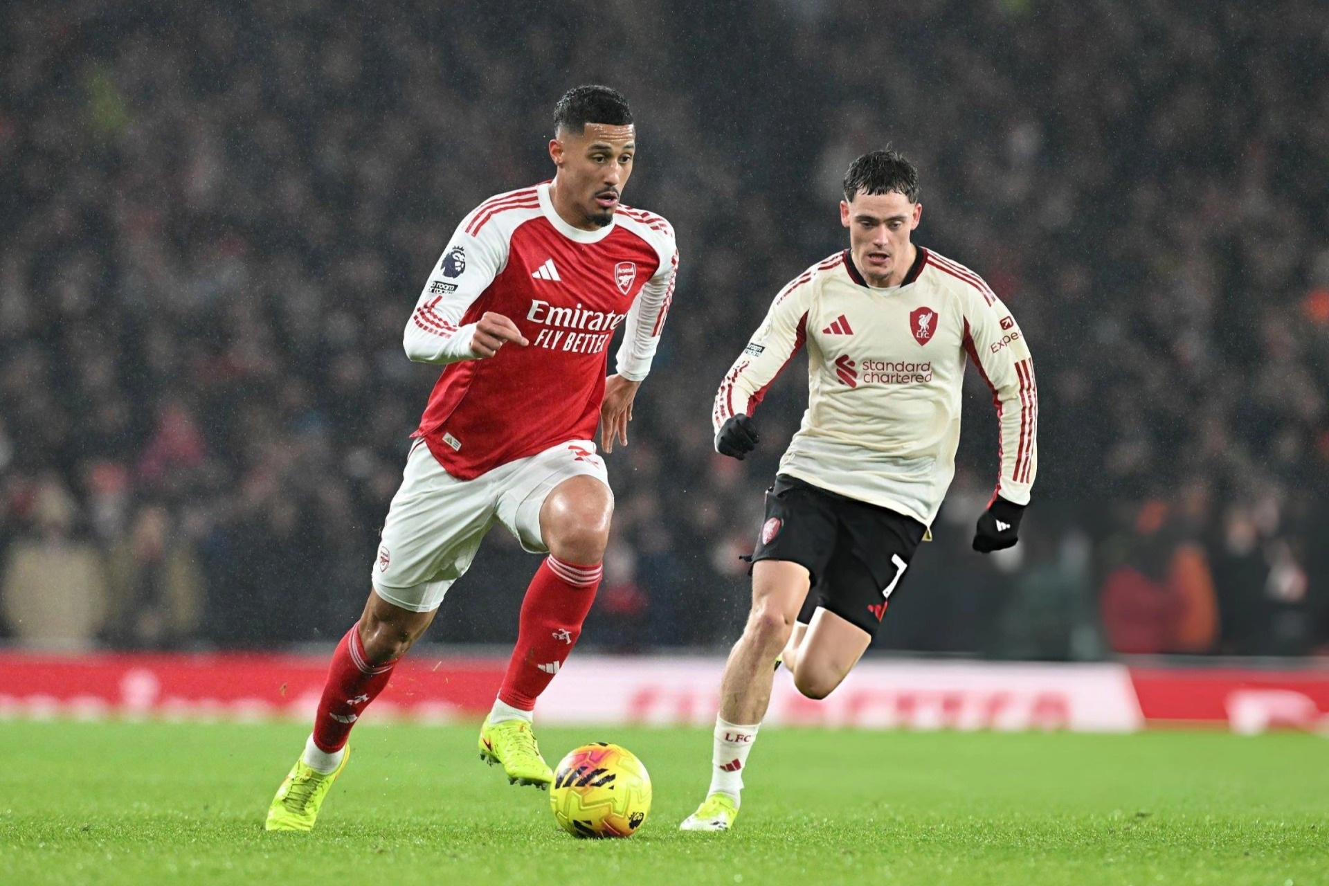 Hòa Liverpool, Arsenal chưa thể bỏ xa Man City