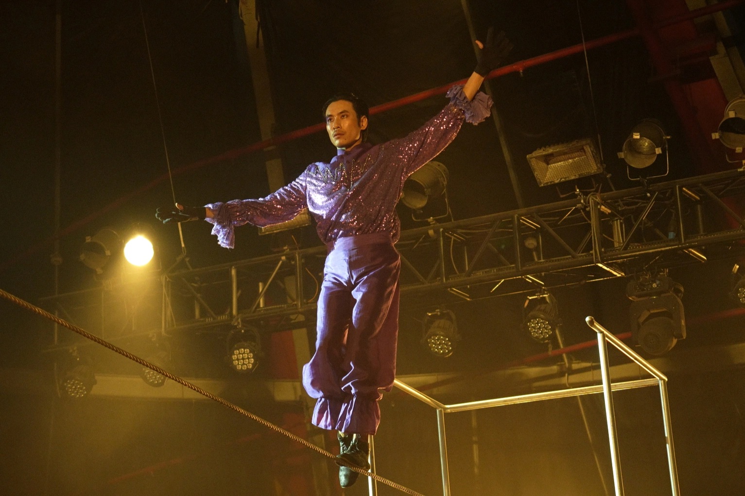 Kiều Minh Tuấn vượt nỗi sợ độ cao, giảm 26kg trong phim mới