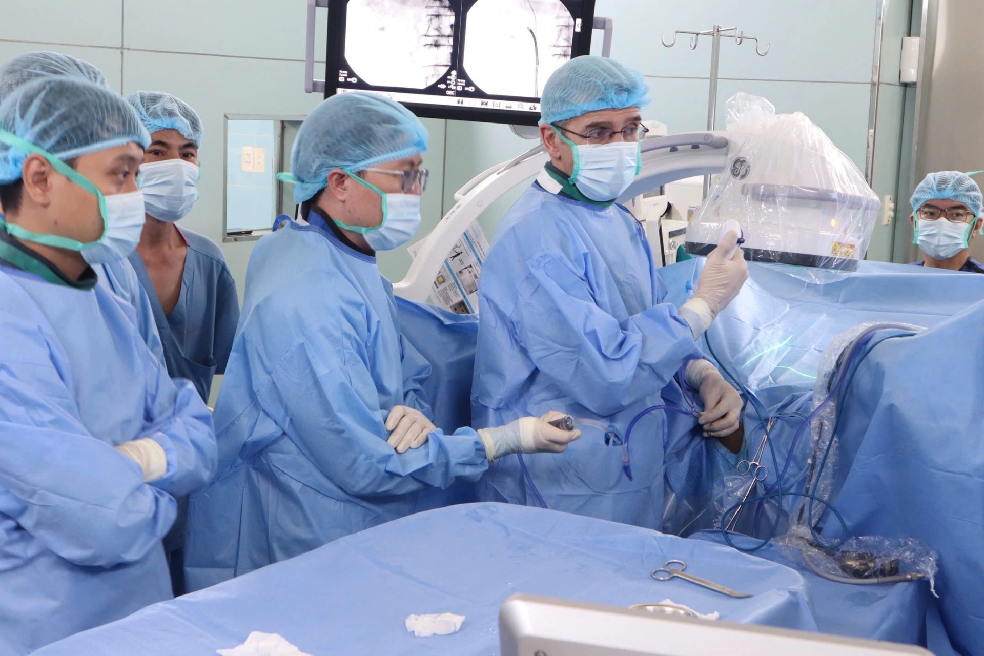 Vì sao Bệnh viện Bình Dân cắt u nguyên khối để điều trị ung thư bàng quang?