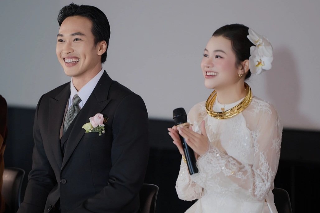 Vũ Thùy Linh hóa cô dâu, kết đôi cùng Lâm Thanh Nhã phim "Mưa đỏ"