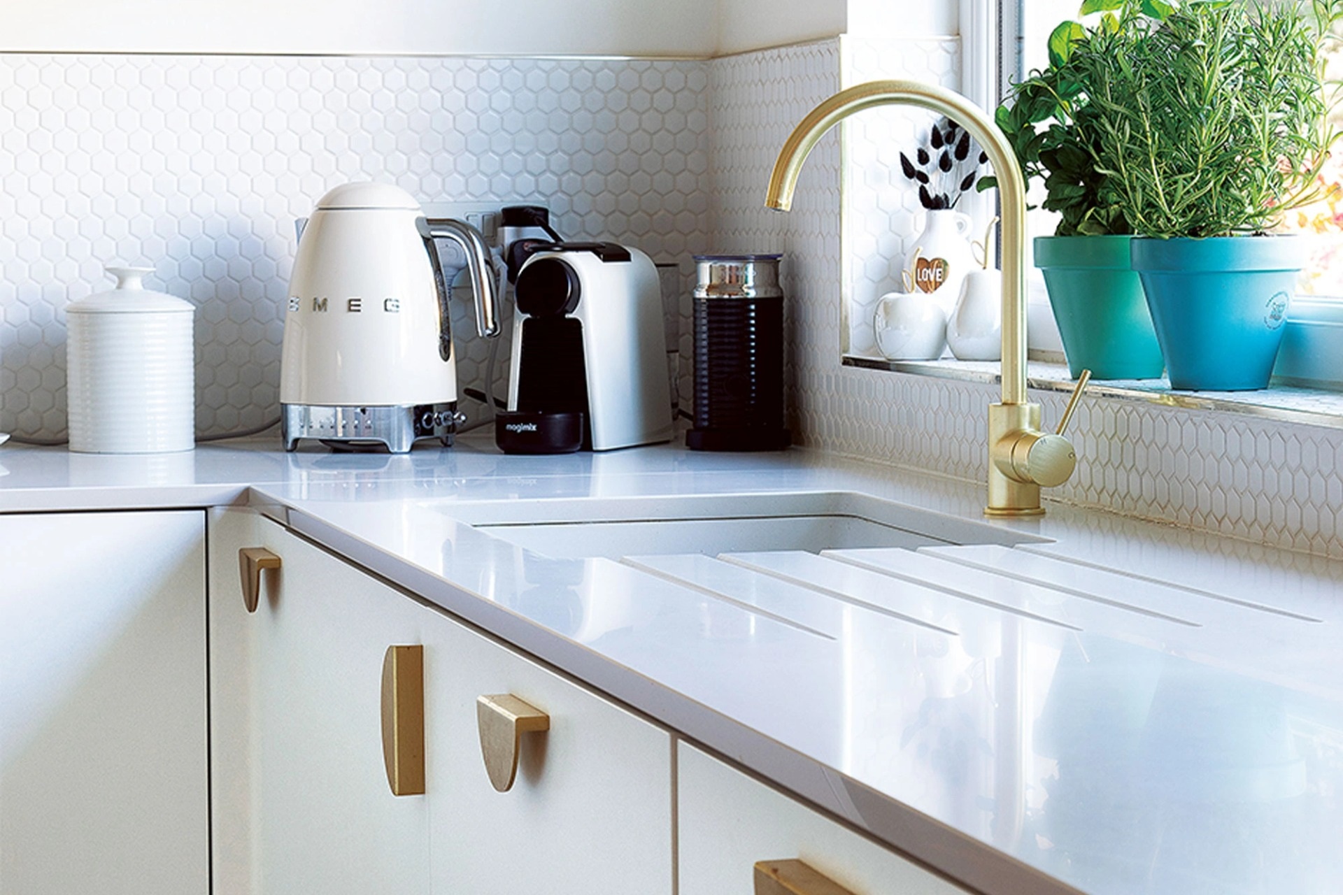 6 thứ tuyệt đối không nên lưu trữ dưới gầm bồn rửa bát