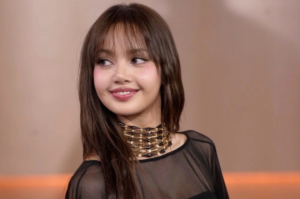 Lisa diện váy xuyên thấu trong lần đầu tham dự Quả cầu vàng