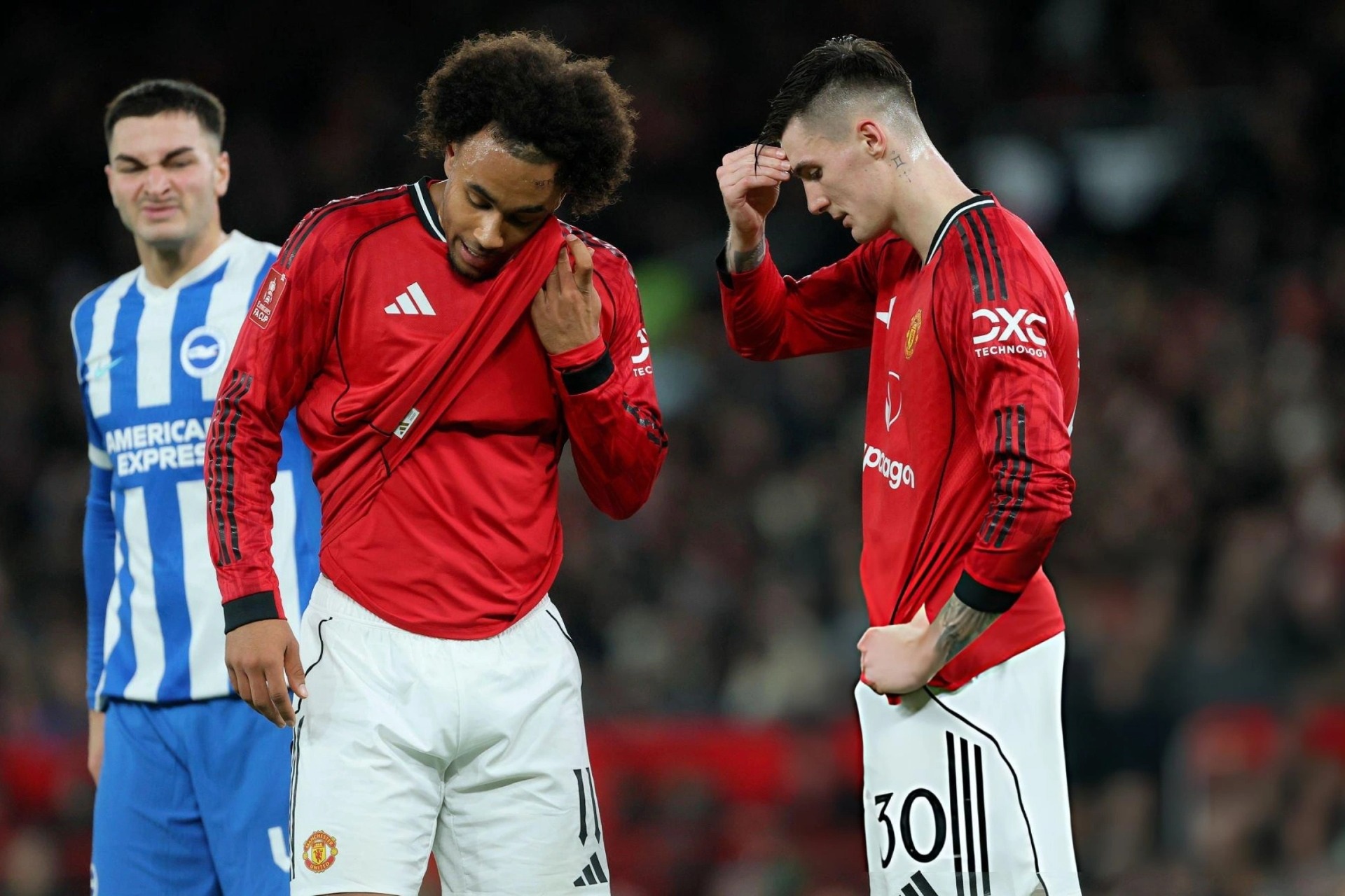 Man Utd sớm rời FA Cup sau thất bại trước Brighton