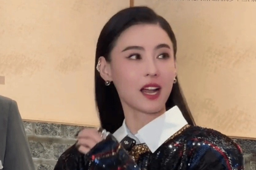 Nhan sắc gây sốt của “quốc sắc thiên hương” Trương Bá Chi ở tuổi U50