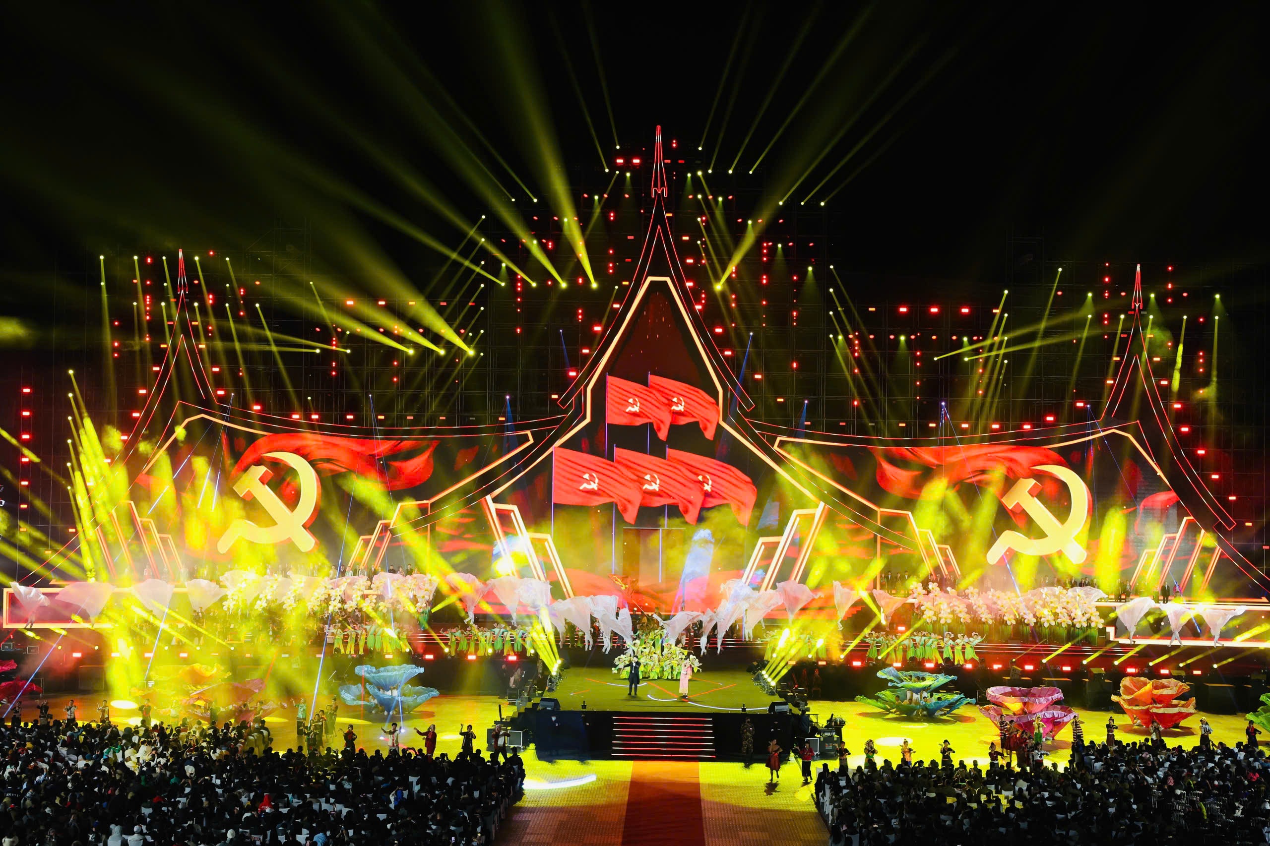 Đêm nhạc nghệ thuật đặc biệt thắt chặt tình hữu nghị Việt Nam - Lào