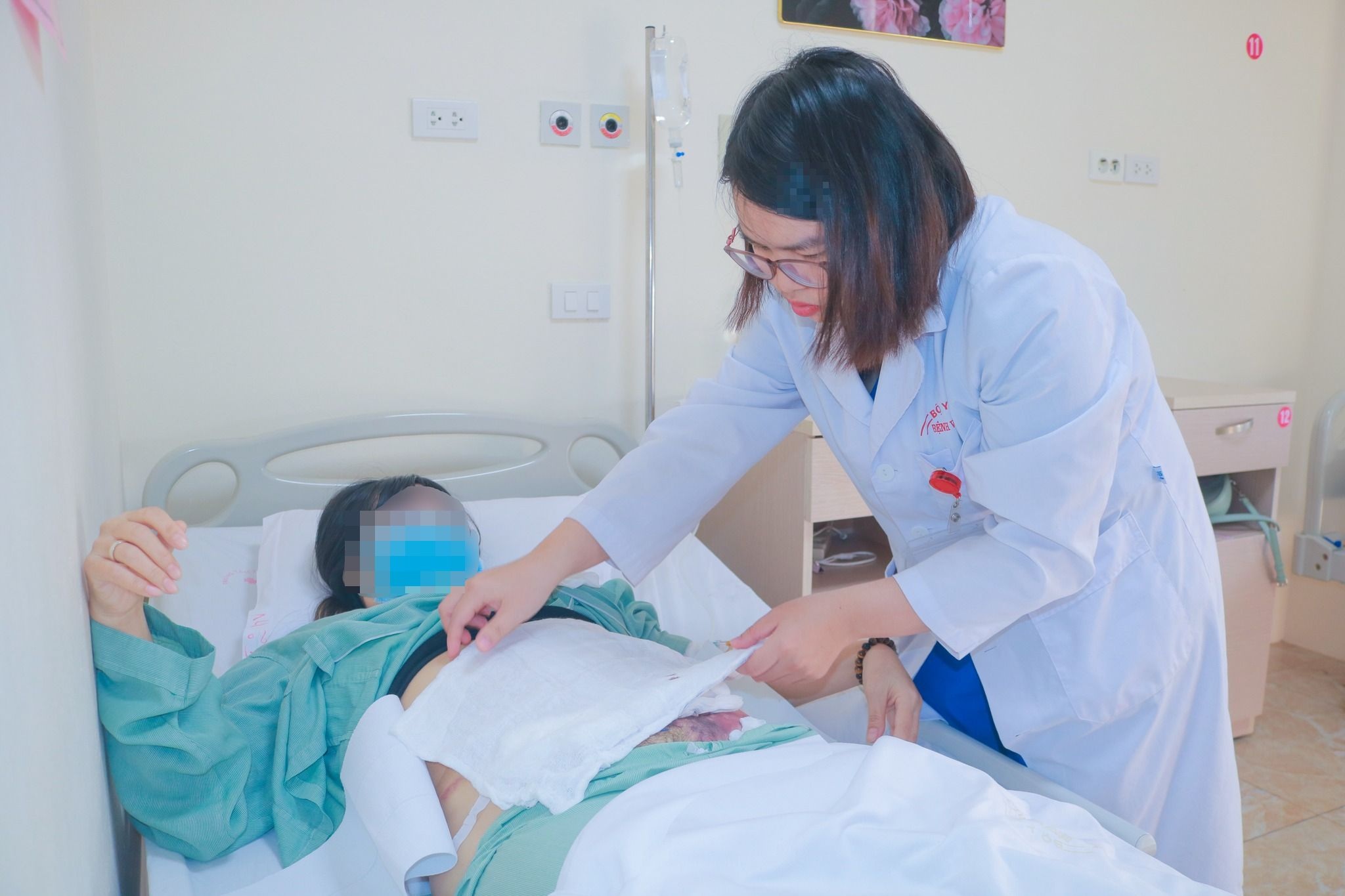 Nữ bệnh nhân cấp cứu trong đêm vì chảy máu không kiểm soát sau hút mỡ bụng