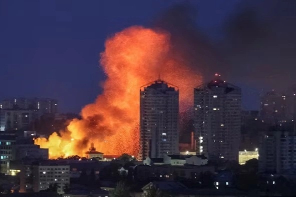 Nga dồn dập tập kích, Ukraine ban bố tình trạng khẩn cấp về năng lượng