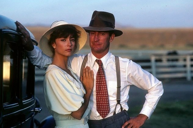 Chuyện tình sét đánh của mỹ nhân “Tiếng chim hót trong bụi mận gai”