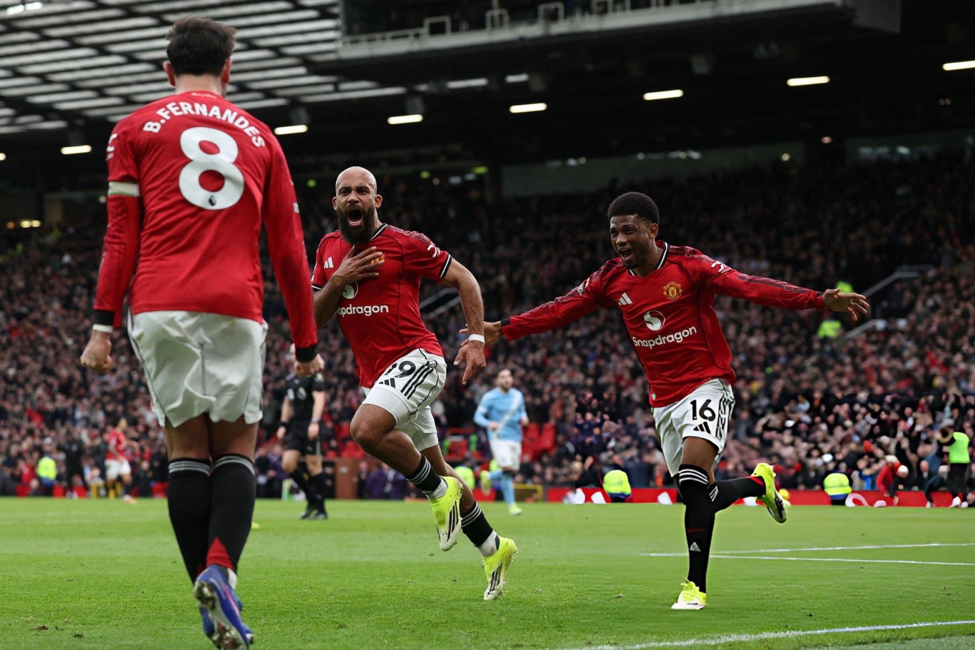 Man Utd hạ gục Man City tại Old Trafford