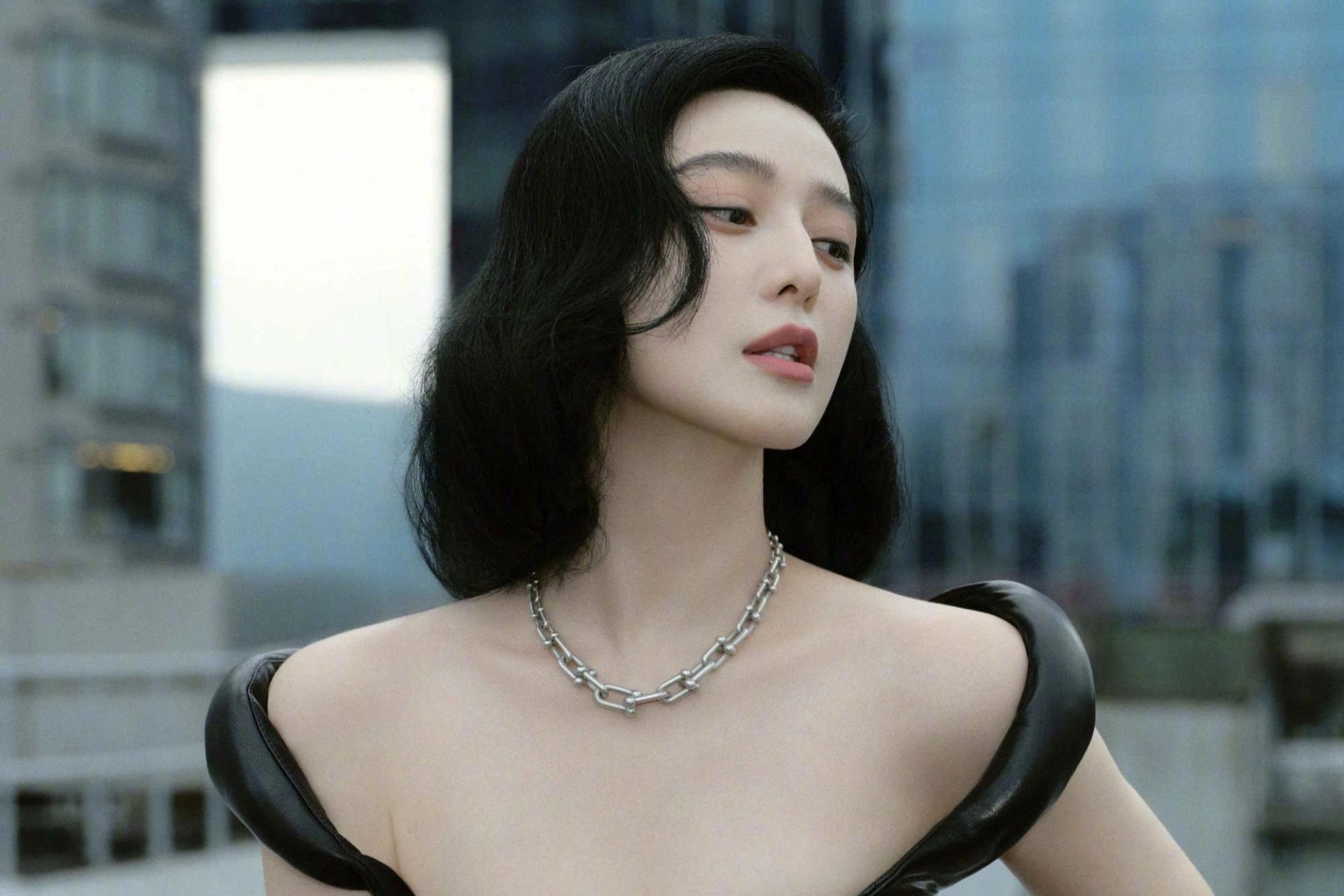 9 năm nỗ lực, “nữ hoàng giải trí” Phạm Băng Băng vẫn bị cấm sóng