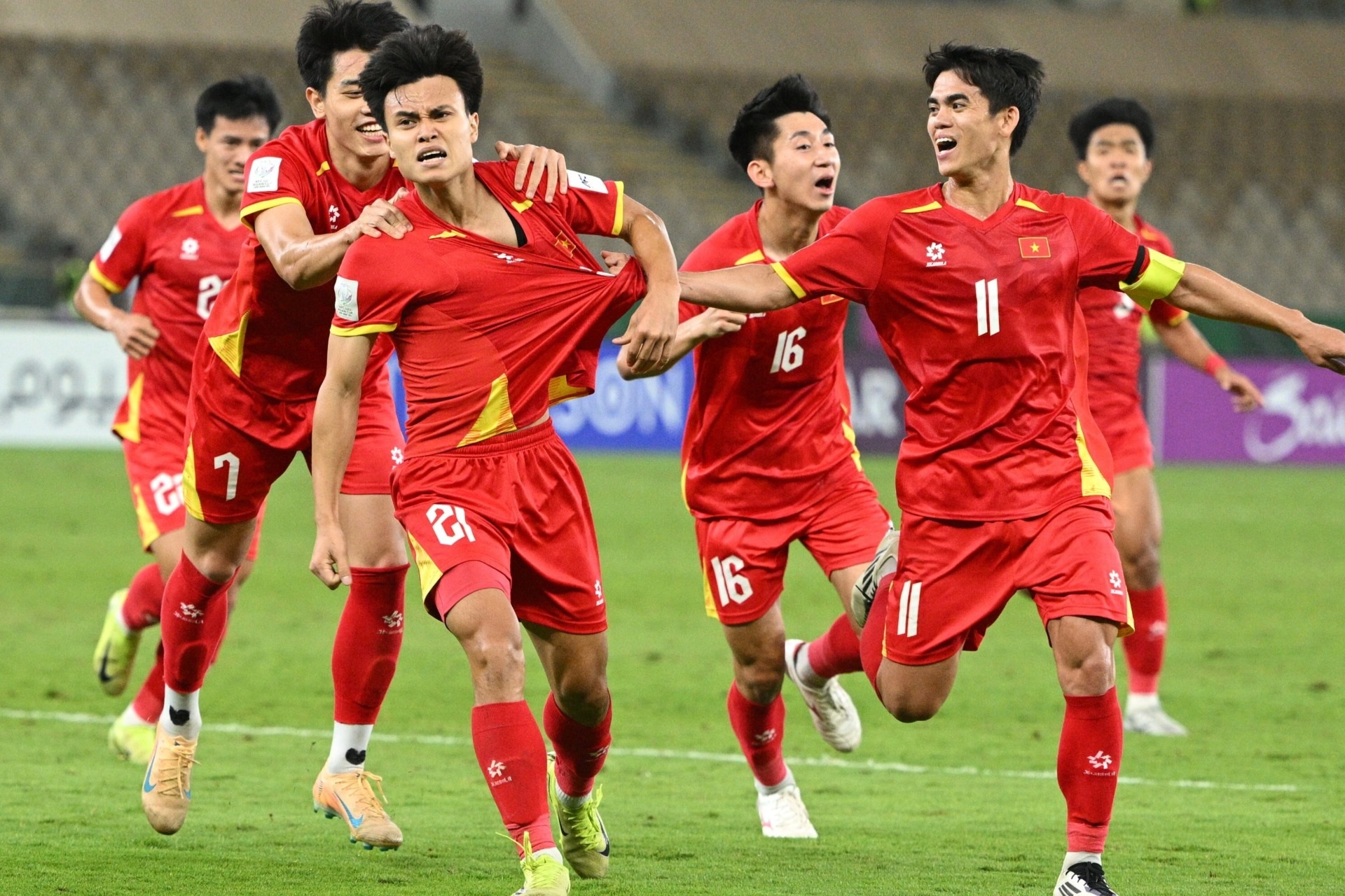 U23 Việt Nam vào bán kết: Biến hóa khôn lường, bản lĩnh đáng nể