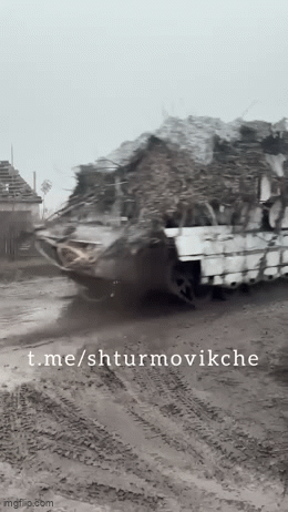 Xe tăng, thiết giáp "kỳ dị" của Nga ồ ạt xung trận ở Ukraine
