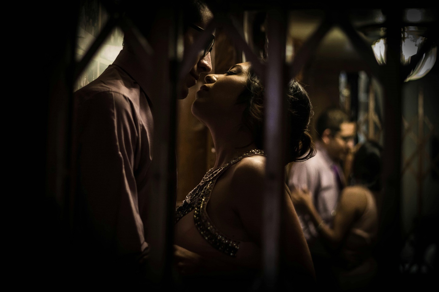 Đêm họp lớp sau 20 năm, tôi và tình đầu đã tìm lại tình yêu đánh mất