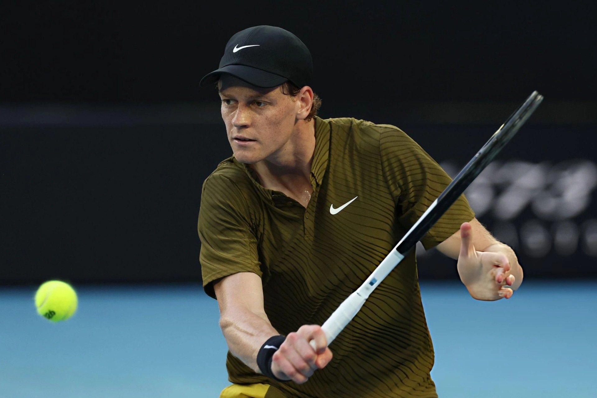 Sinner trở lại Rod Laver Arena đầy thuyết phục