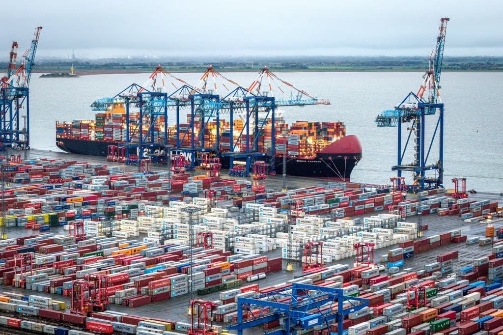 Châu Âu ngừng phê chuẩn thỏa thuận thương mại với Mỹ