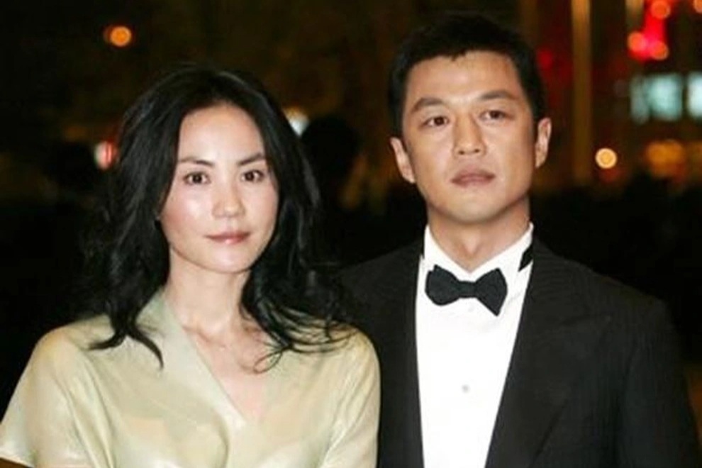 Vương Phi âm thầm giúp đỡ chồng cũ Lý Á Bằng giữa khủng hoảng tài chính