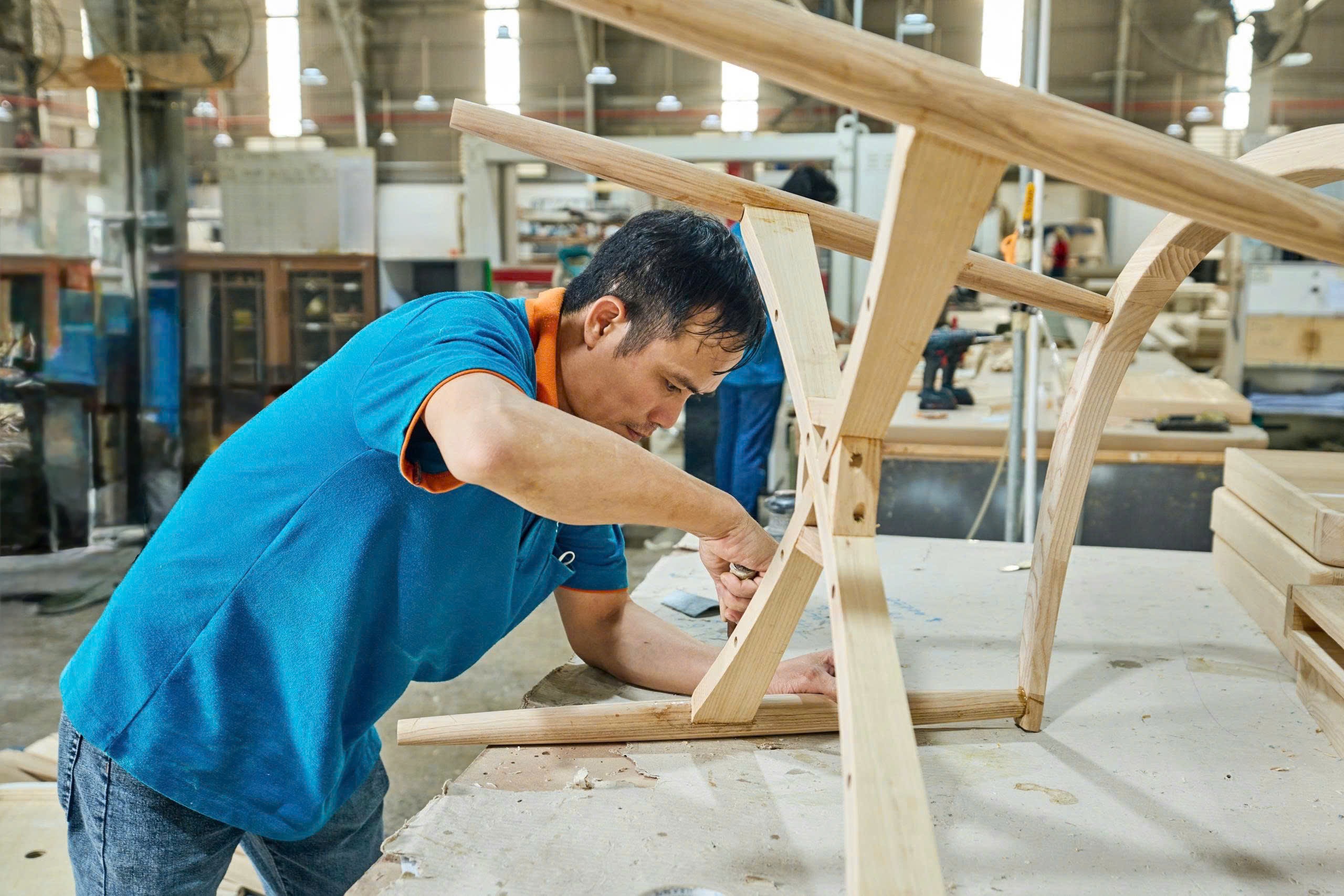 Khách Âu lỡ hẹn vì chiến sự, cước tàu tăng ảo bủa vây ngành gỗ