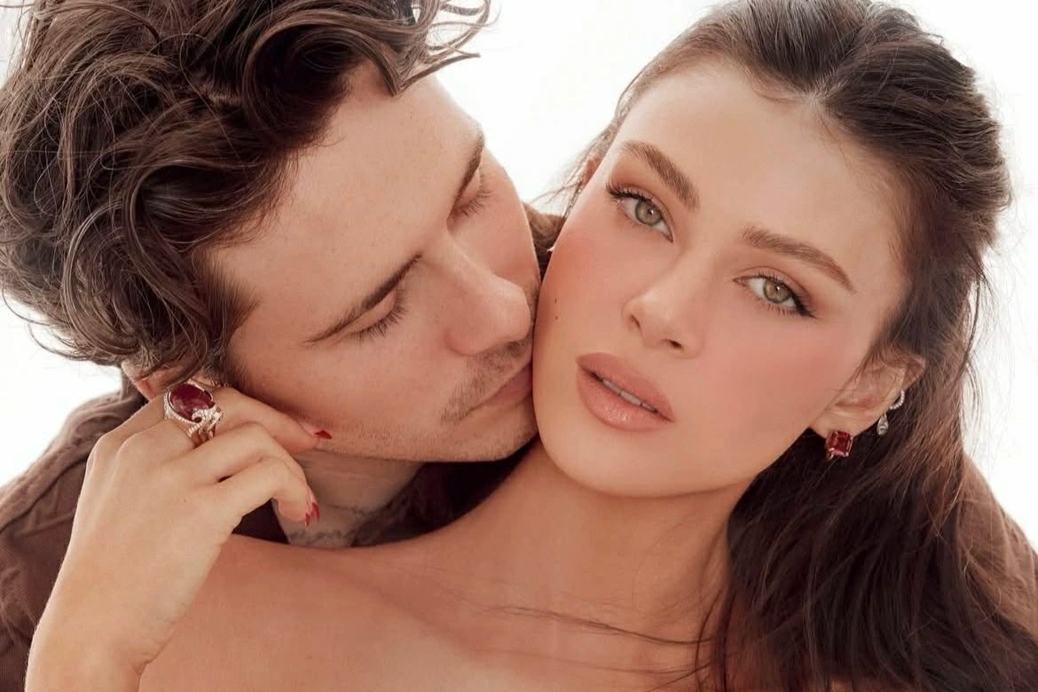 Brooklyn Beckham bị nghi nói dối để tố mẹ ruột, xuất hiện rạng ngời bên vợ