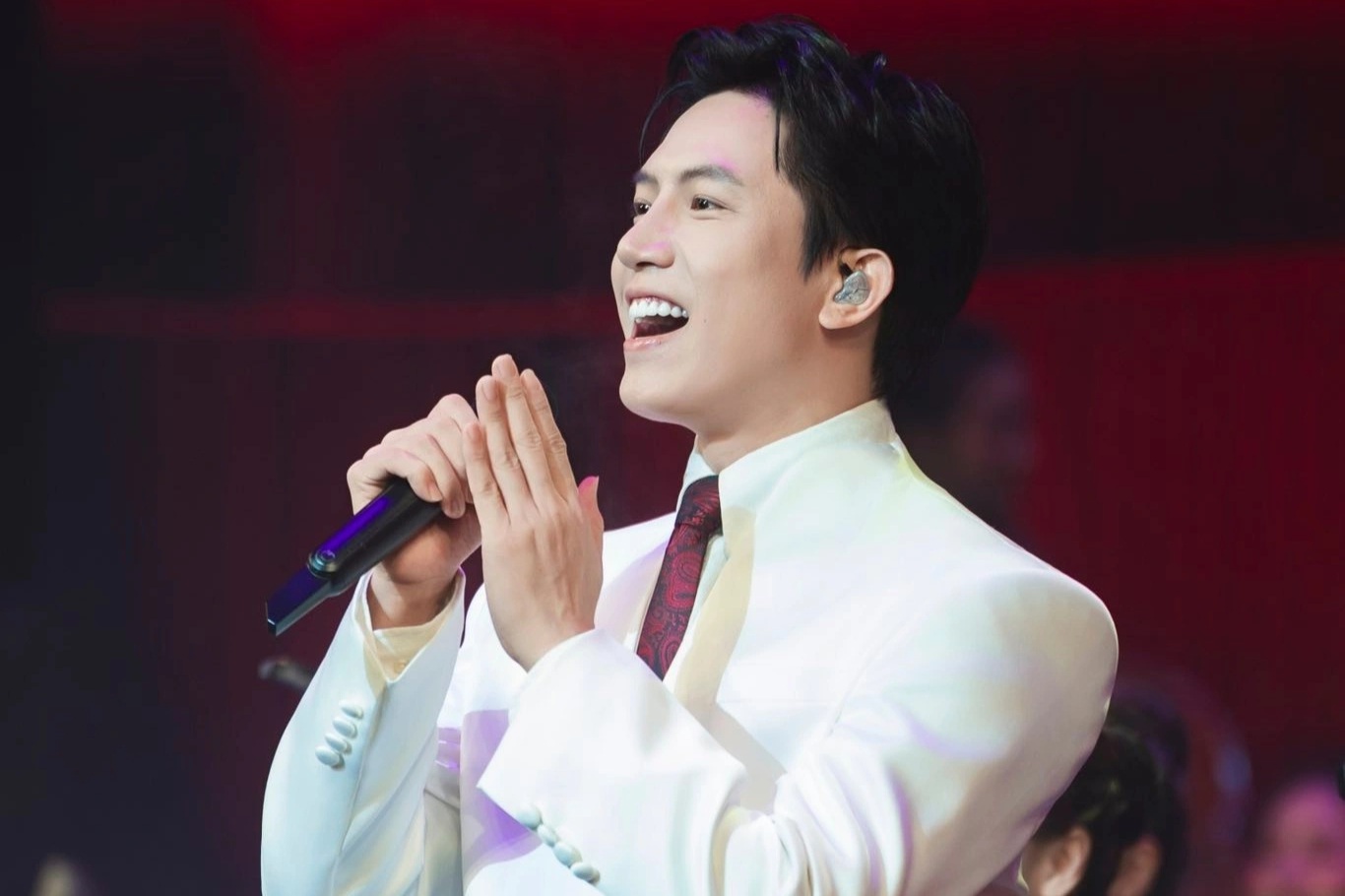 Ca khúc "Thưa Đảng" lọt top 9 trending, Anh Tú tặng miễn phí bài hát