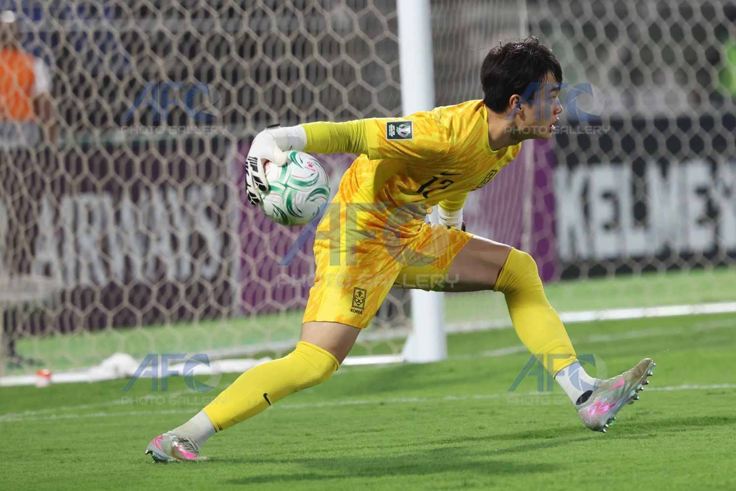 Thủ môn Hàn Quốc xin lỗi sau màn bắt luân lưu đáng quên trước U23 Việt Nam