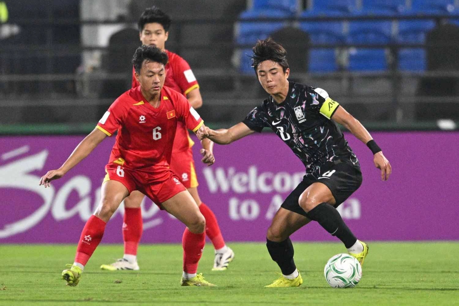 Báo Trung Quốc: "11 cầu thủ Hàn Quốc thua 10 người của U23 Việt Nam"