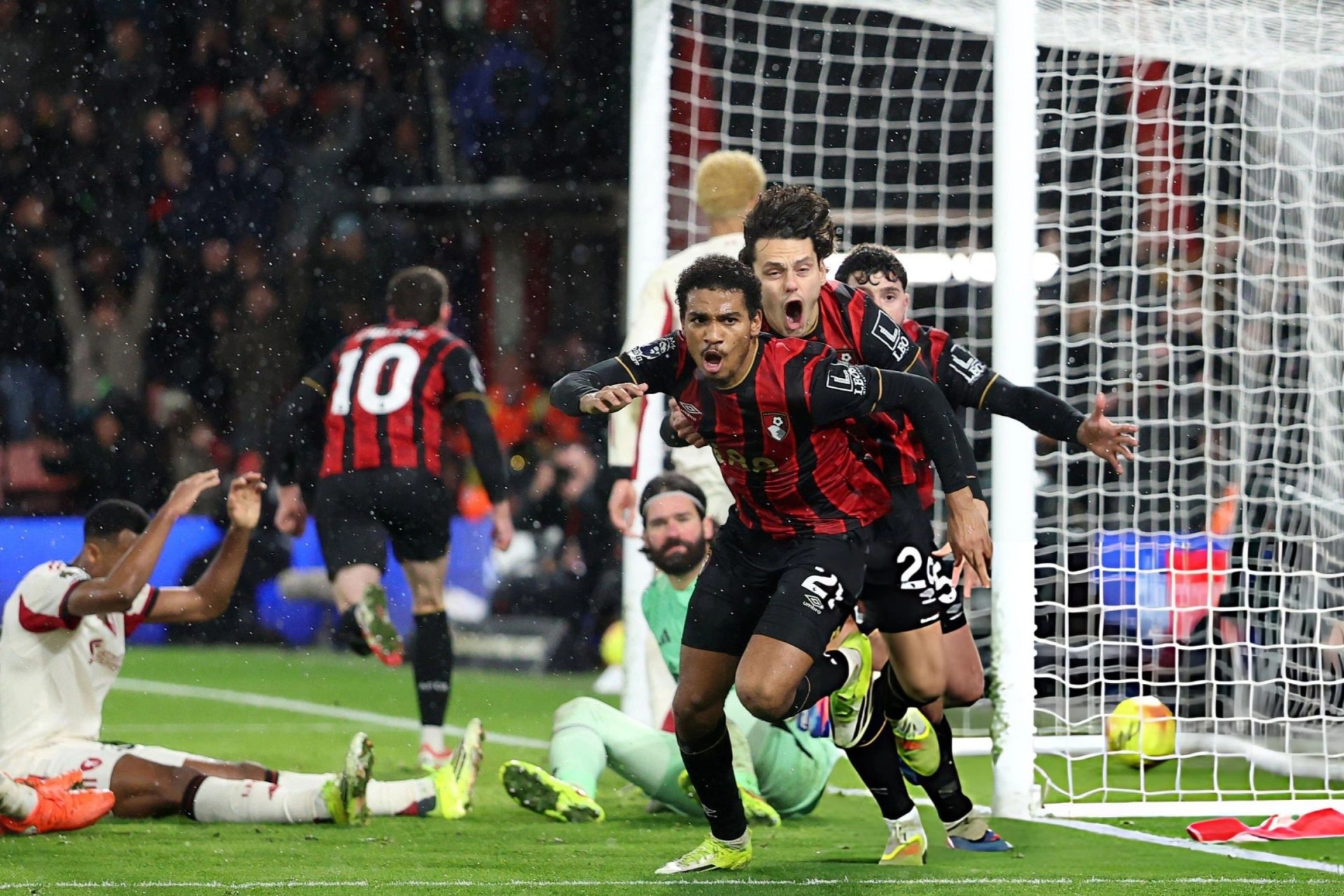 Liverpool gục ngã trước Bournemouth ở phút cuối