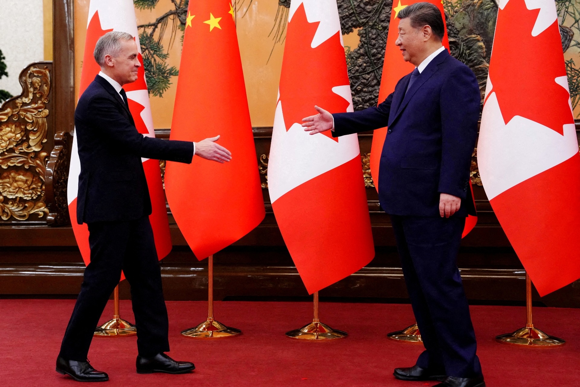 Trung Quốc lên tiếng khi Mỹ dọa áp thuế 100% với Canada