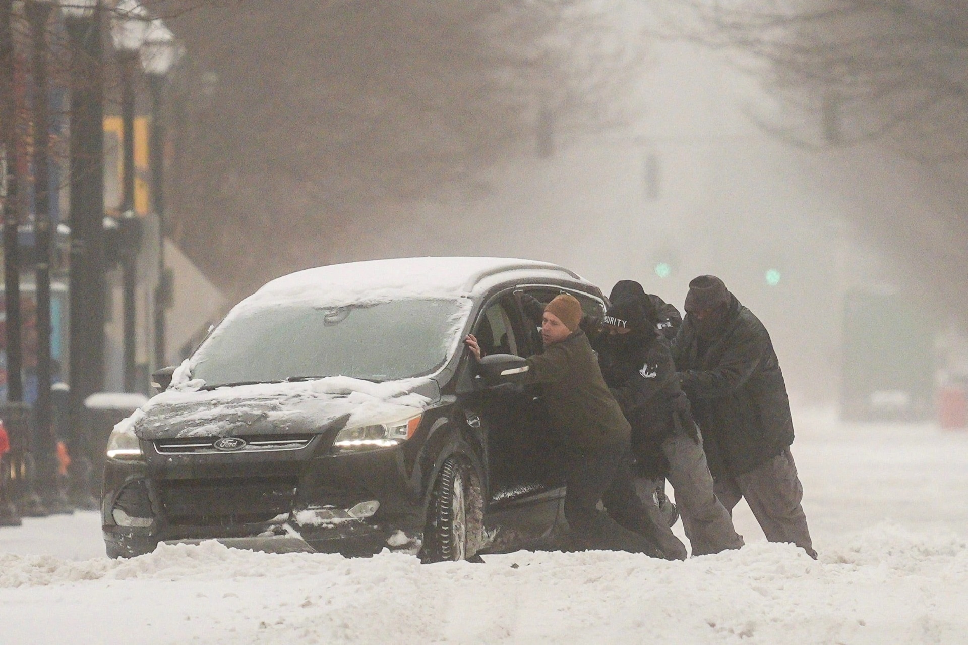 Bão tuyết lịch sử ở Mỹ, hơn 10.000 chuyến bay bị hủy