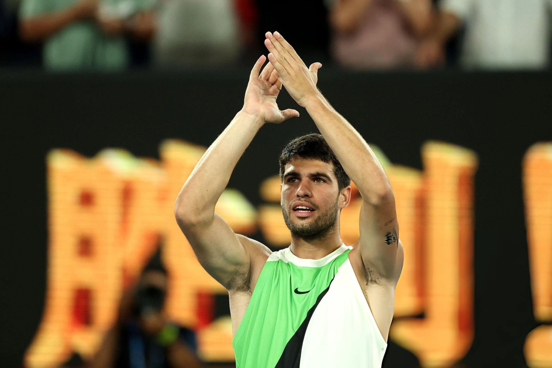 Alcaraz lần đầu vào bán kết Australian Open