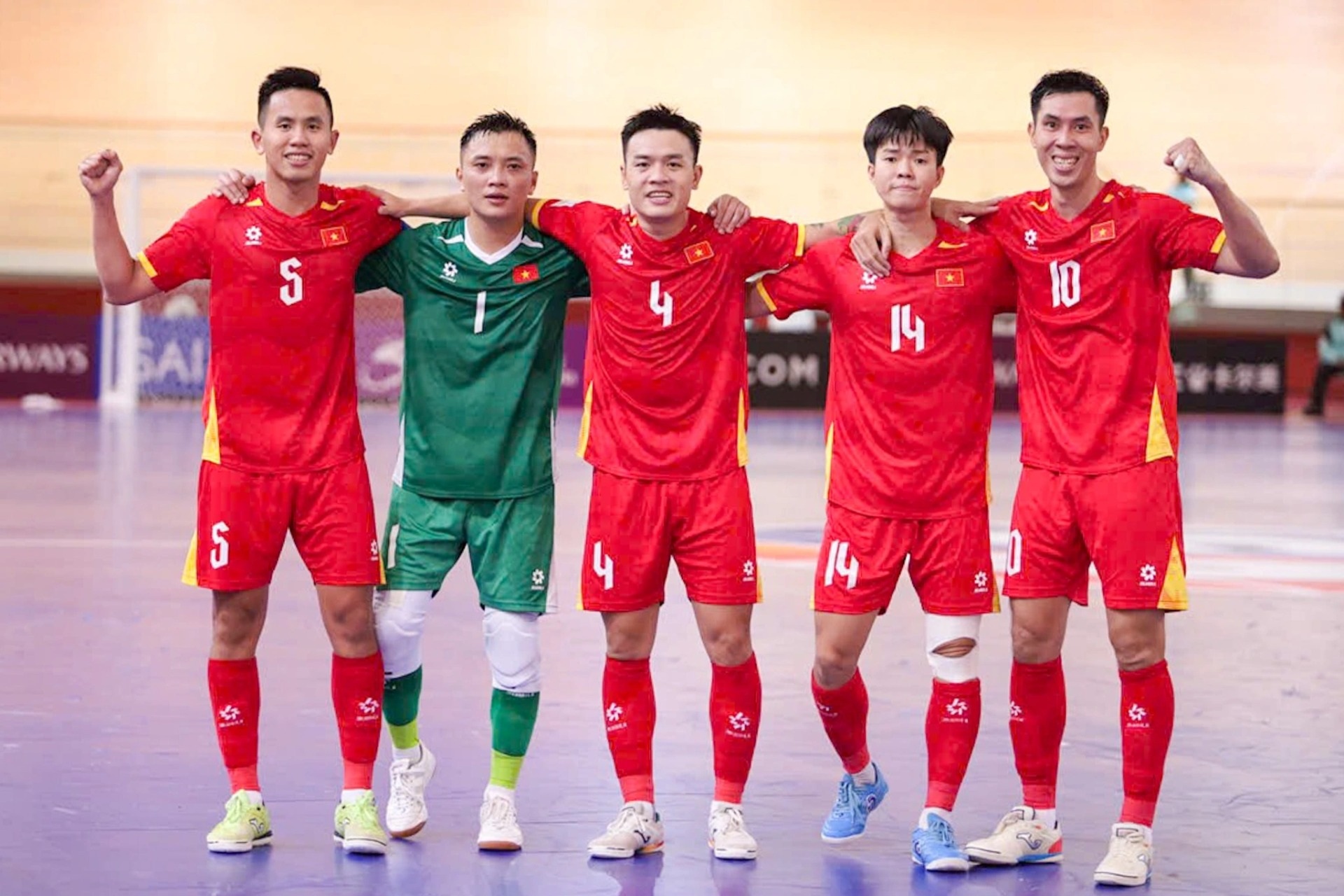 Phản ứng của CĐV châu Á khi tuyển futsal Việt Nam đánh bại Kuwait