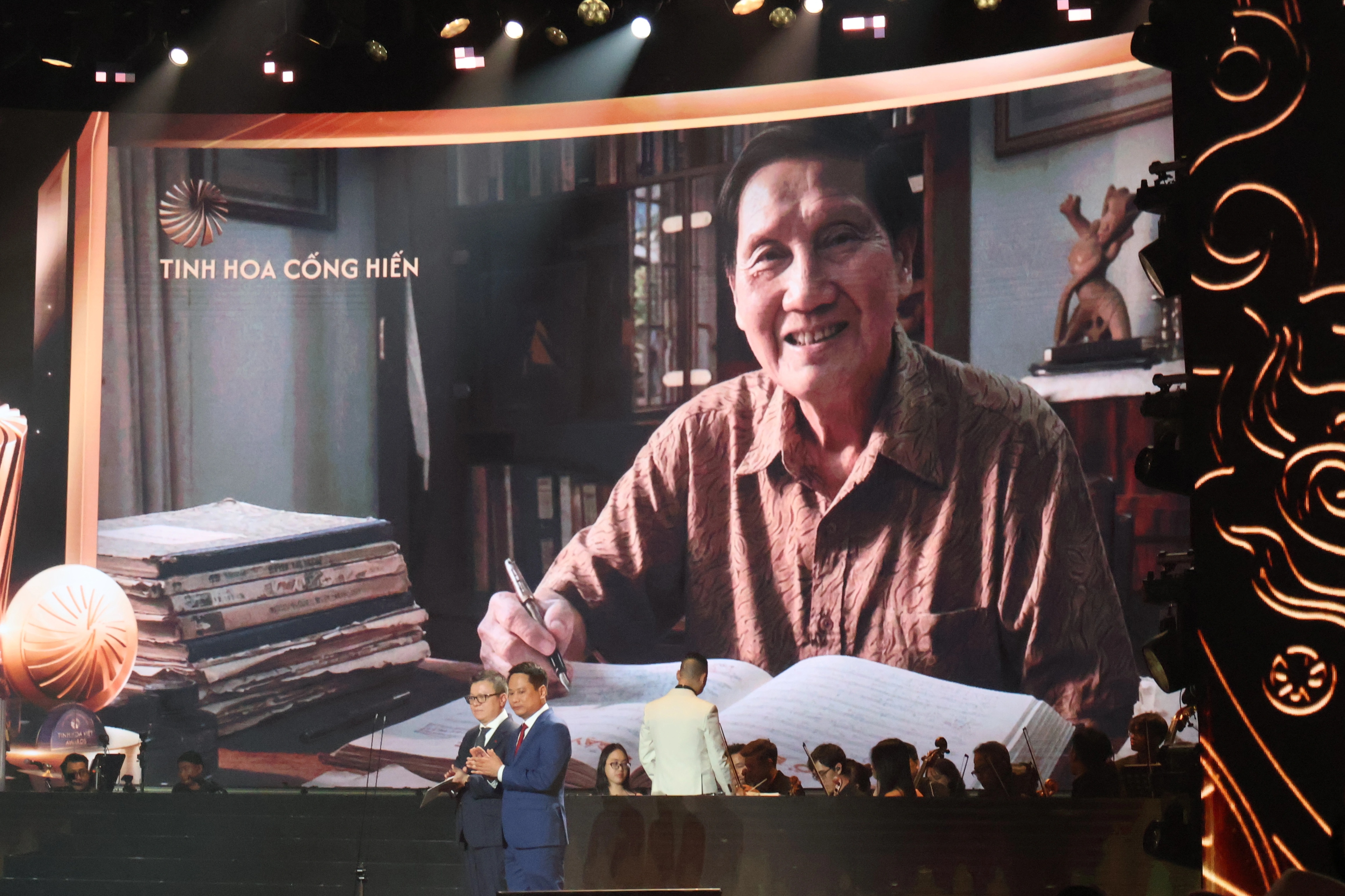 Nhạc sĩ Phạm Tuyên nhận giải ở tuổi U100, con gái hé lộ sức khỏe hiện tại