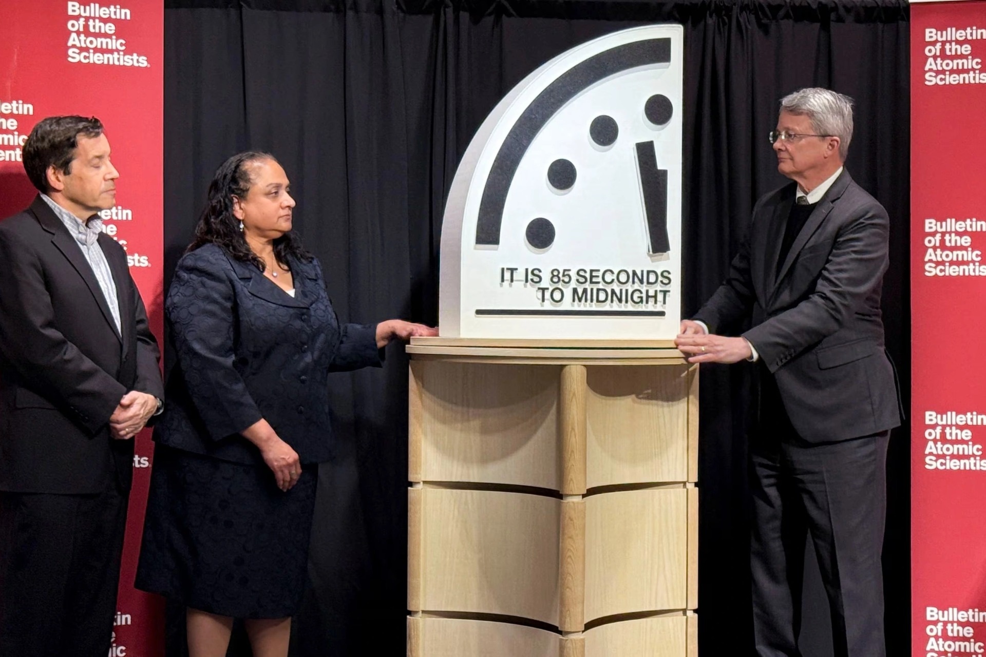 "Đồng hồ tận thế" chỉ còn cách nửa đêm 85 giây