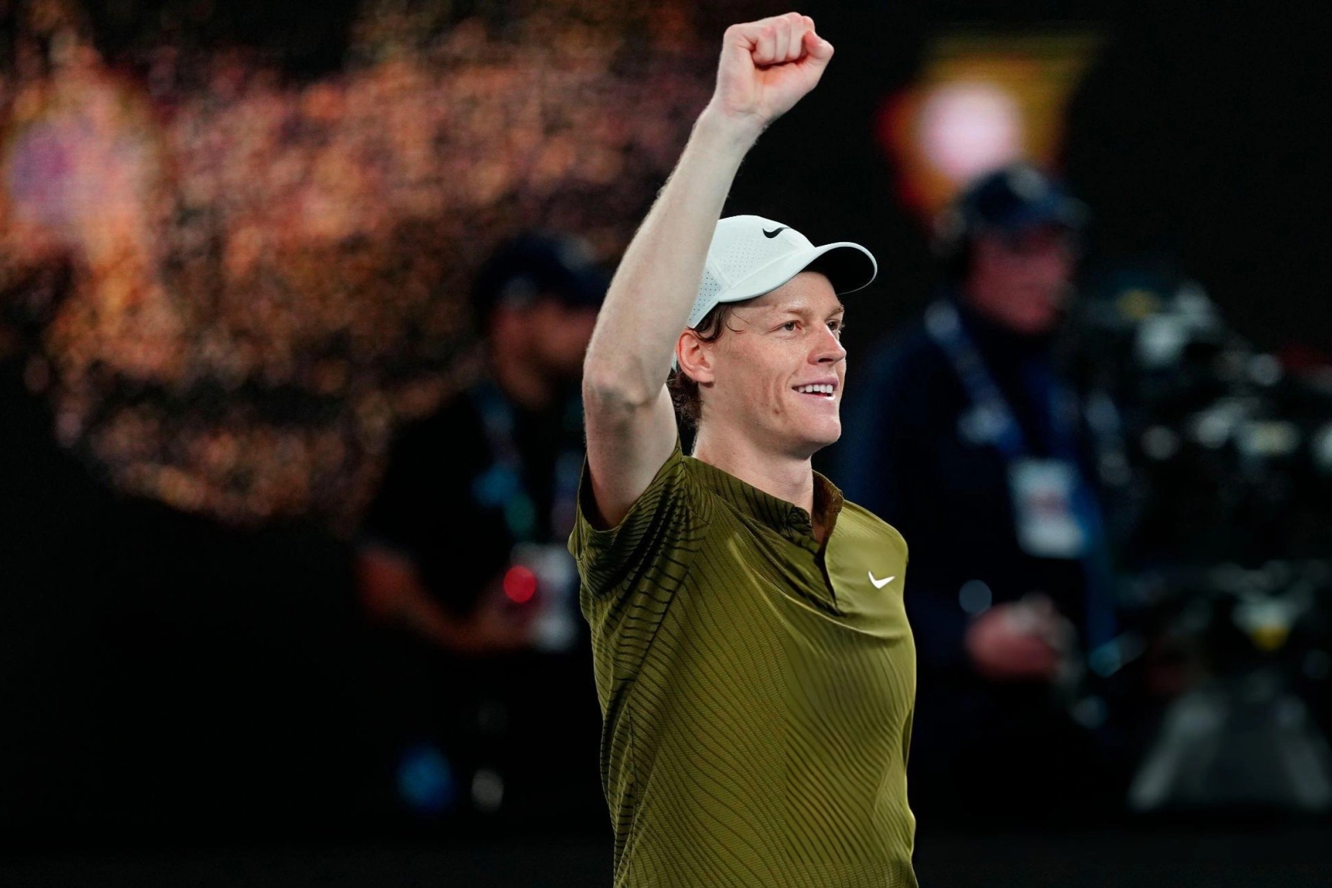 Sinner đối đầu Djokovic tại bán kết Australian Open