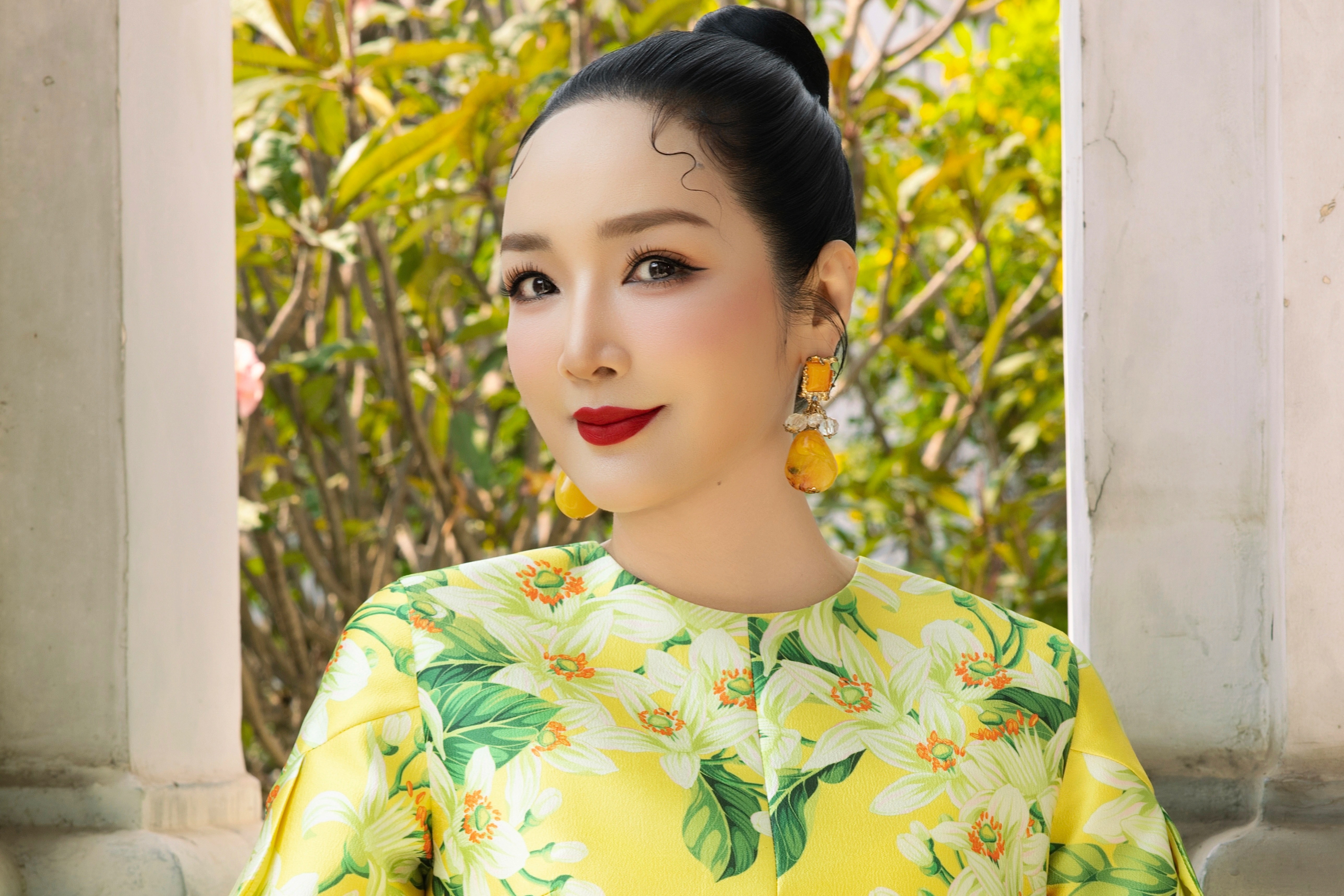 Hoa hậu Giáng My khoe vẻ đẹp không tuổi, gợi ý trang phục du xuân