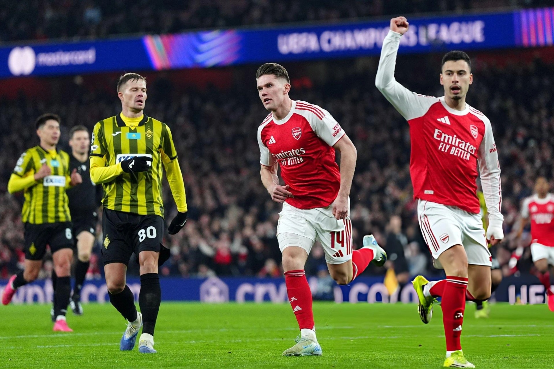 Arsenal dẫn đầu, Man City xếp cuối nhóm 8 đội vào vòng 1/8 Champions League