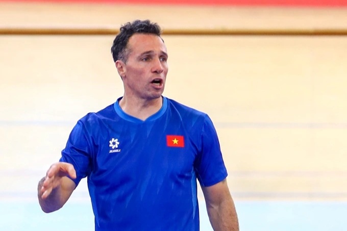 HLV futsal Việt Nam chê mặt sân ở Indonesia, sẵn sàng chờ đấu Thái Lan