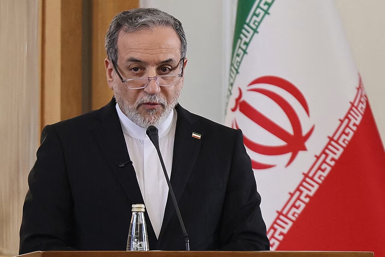 Iran cảnh báo về đòn đáp trả khi khí tài Mỹ áp sát lãnh thổ