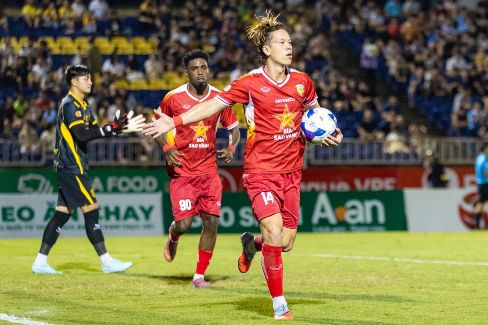 Lê Viktor chơi ấn tượng, CLB Hà Tĩnh vẫn bị chia điểm ở V-League