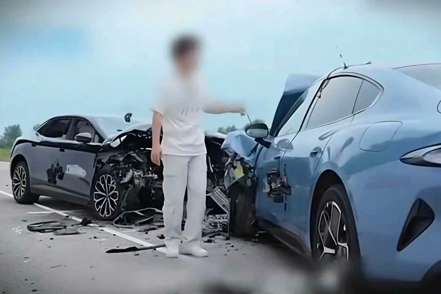 Đằng sau mạng lưới bôi nhọ xe điện trên không gian mạng ở Trung Quốc