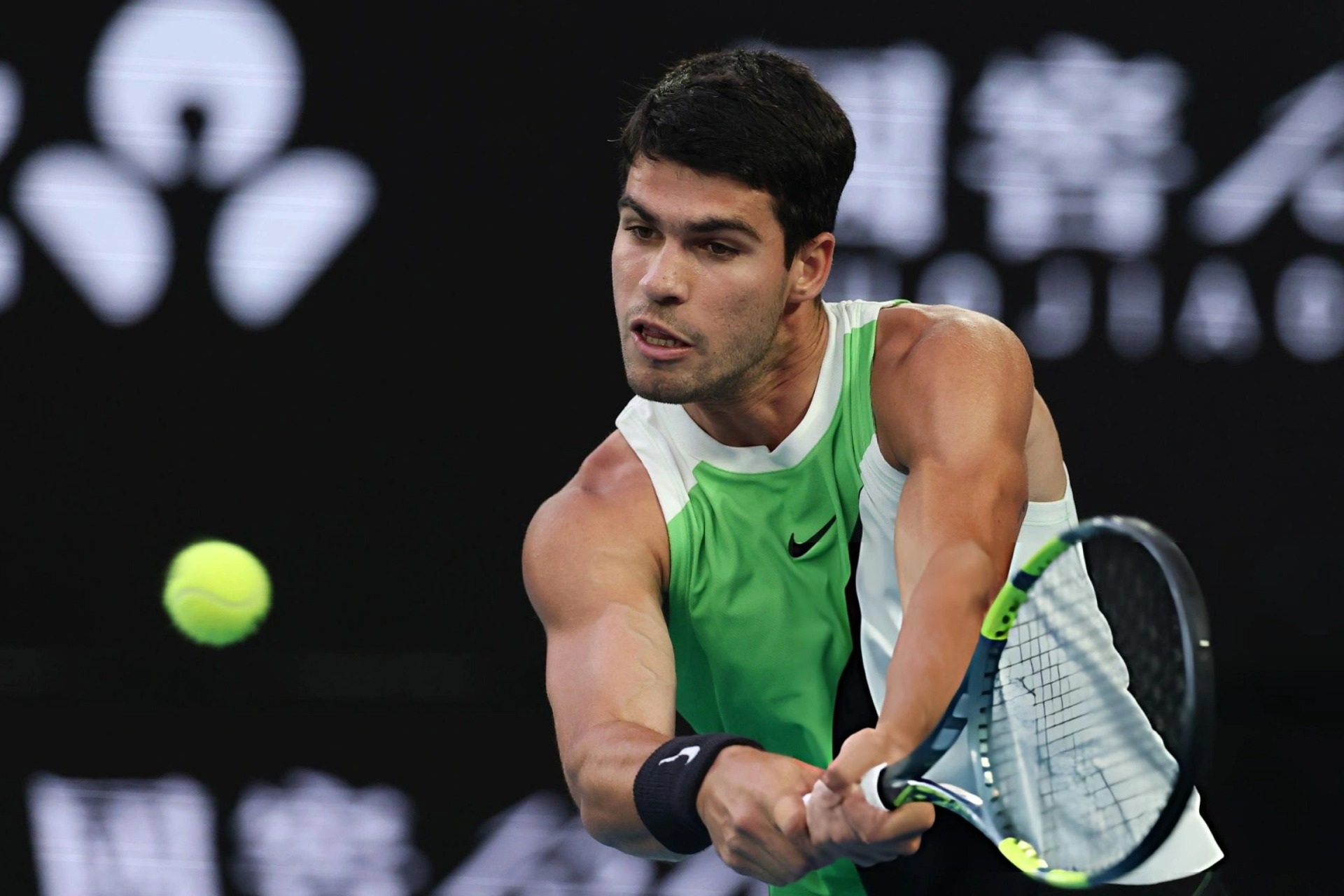 Chung kết Australian Open 2026: Alcaraz 2-6, 6-2, (3-2) Djokovic