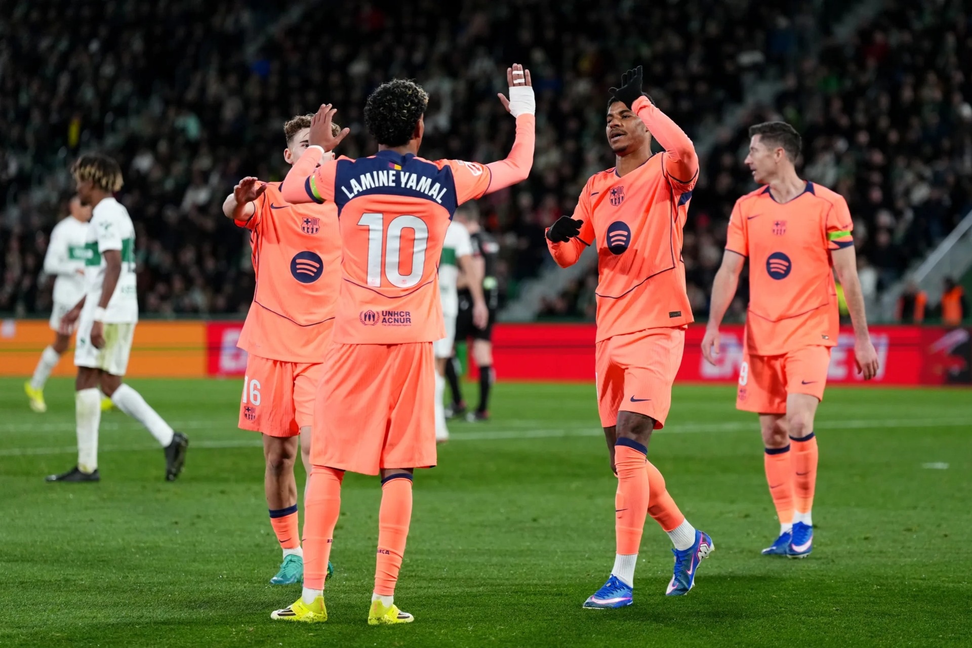 Lamine Yamal và Rashford tỏa sáng trong ngày Barcelona chiến thắng