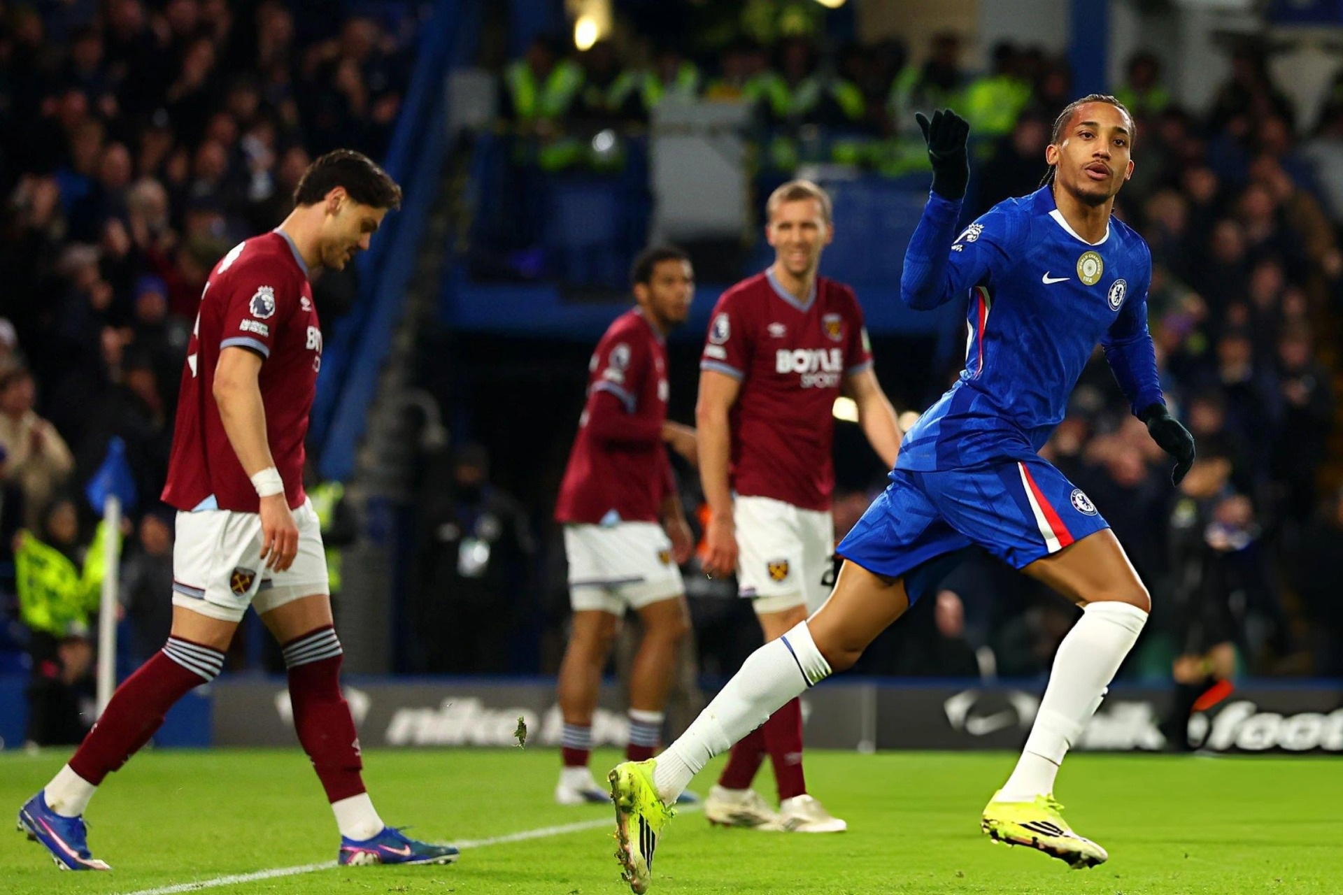 Chelsea ngược dòng West Ham, làm nên lịch sử ở Ngoại hạng Anh