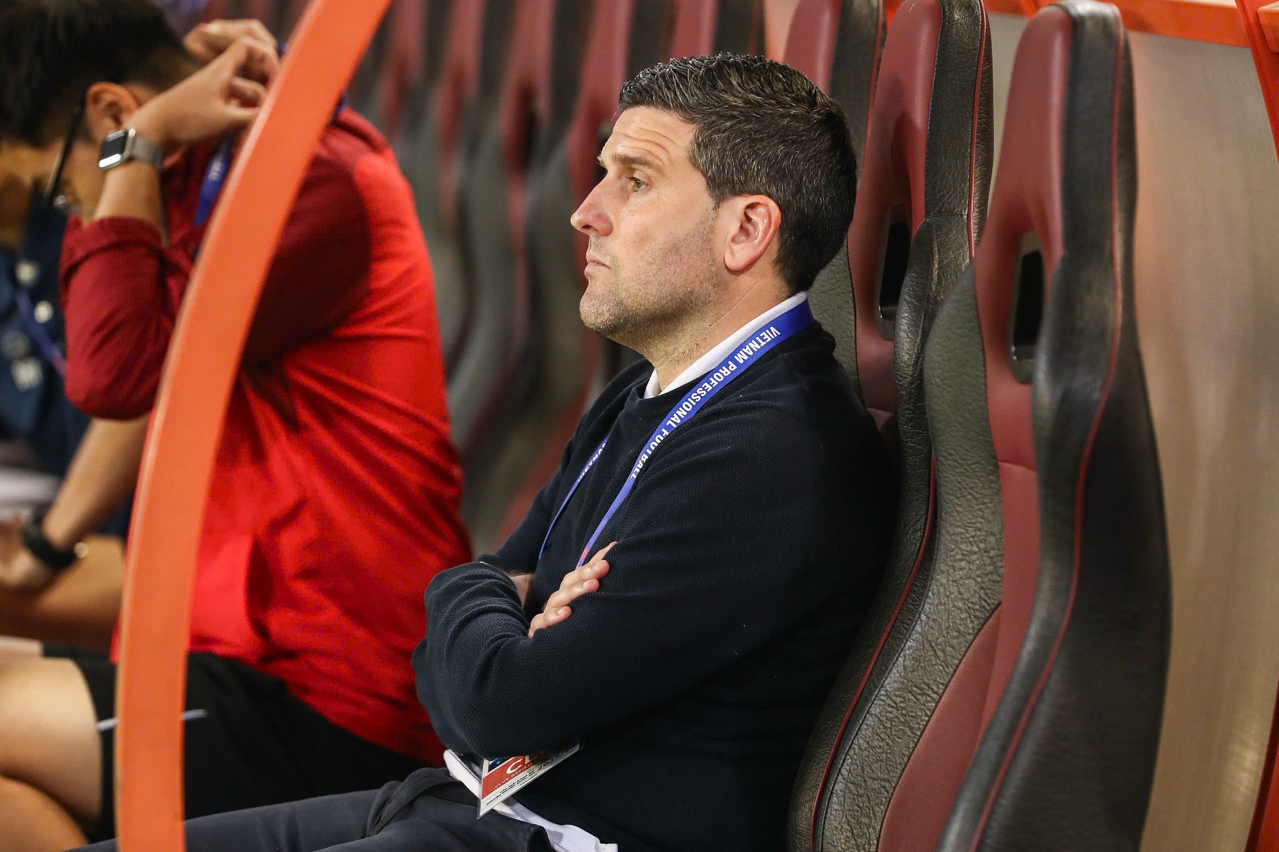 HLV CLB Ninh Bình: “Trọng tài Malaysia phá nát trận đấu”