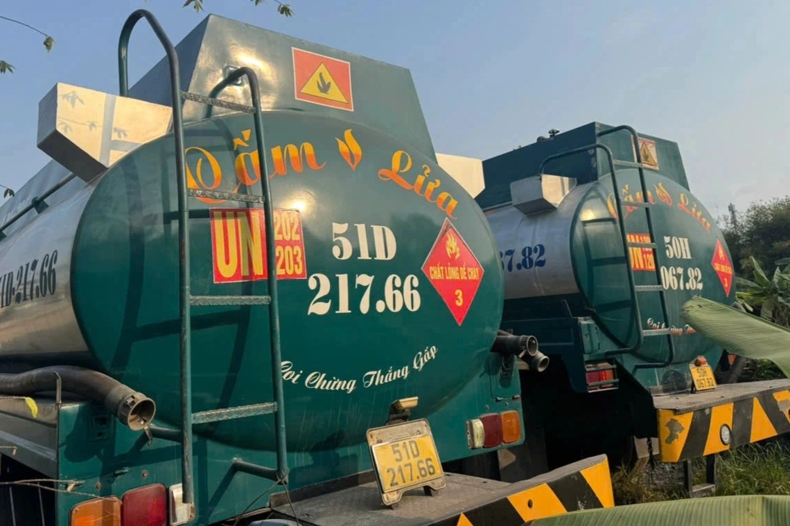 Công an TPHCM nêu mối nguy khi sử dụng xăng pha dung môi và phẩm màu