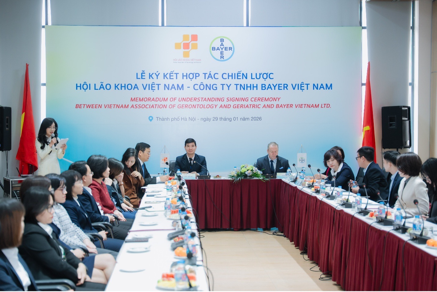 Già hóa nhanh: Từ thách thức đến giải pháp chăm sóc sức khỏe người cao tuổi