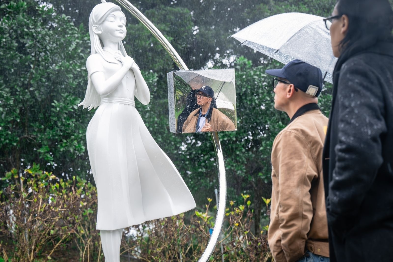 Chồng Từ Hy Viên tạc tượng tưởng nhớ vợ trong lễ giỗ đầu