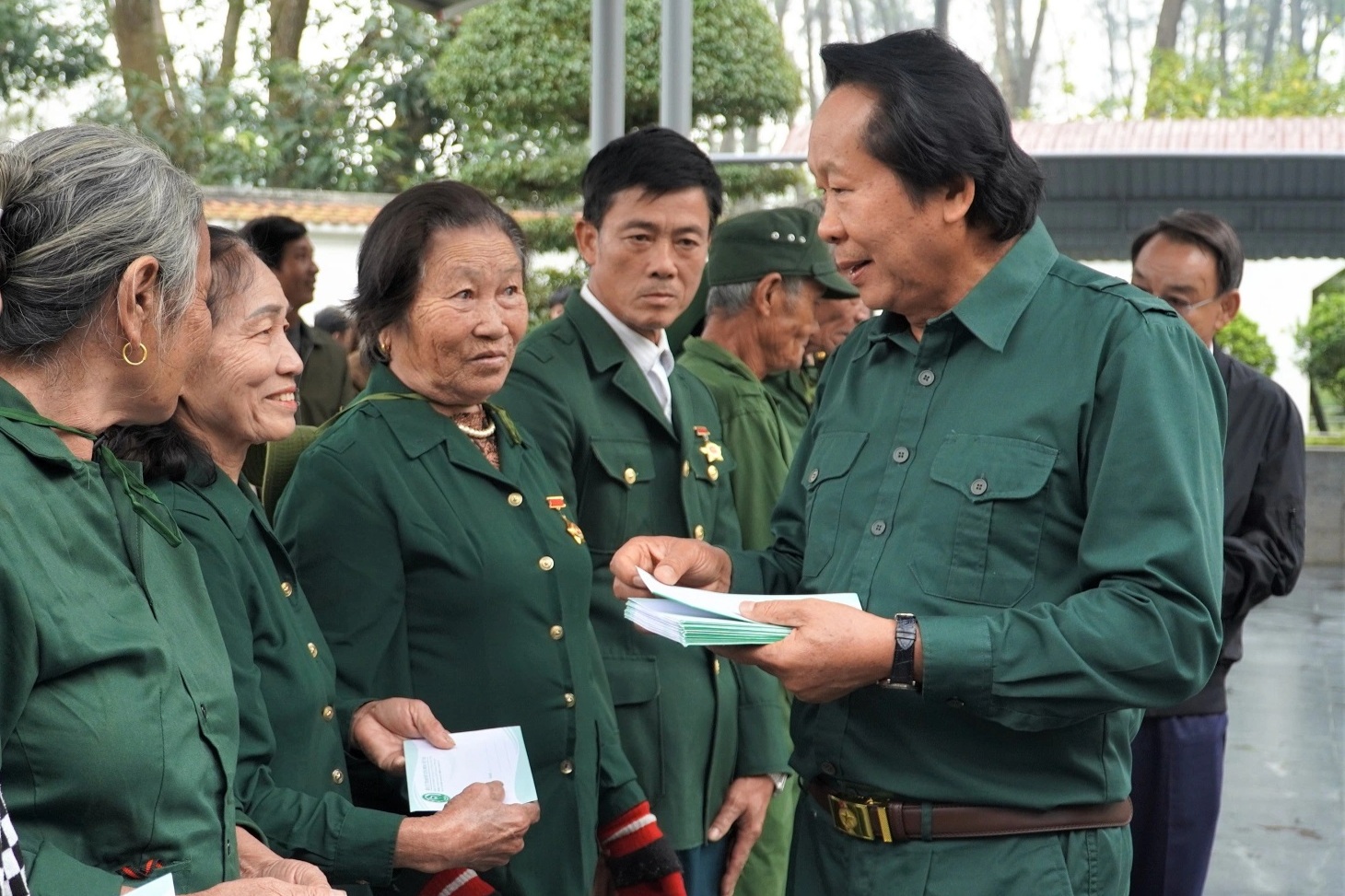 400 suất quà Tết nghĩa tình đến với cựu thanh niên xung phong miền Trung