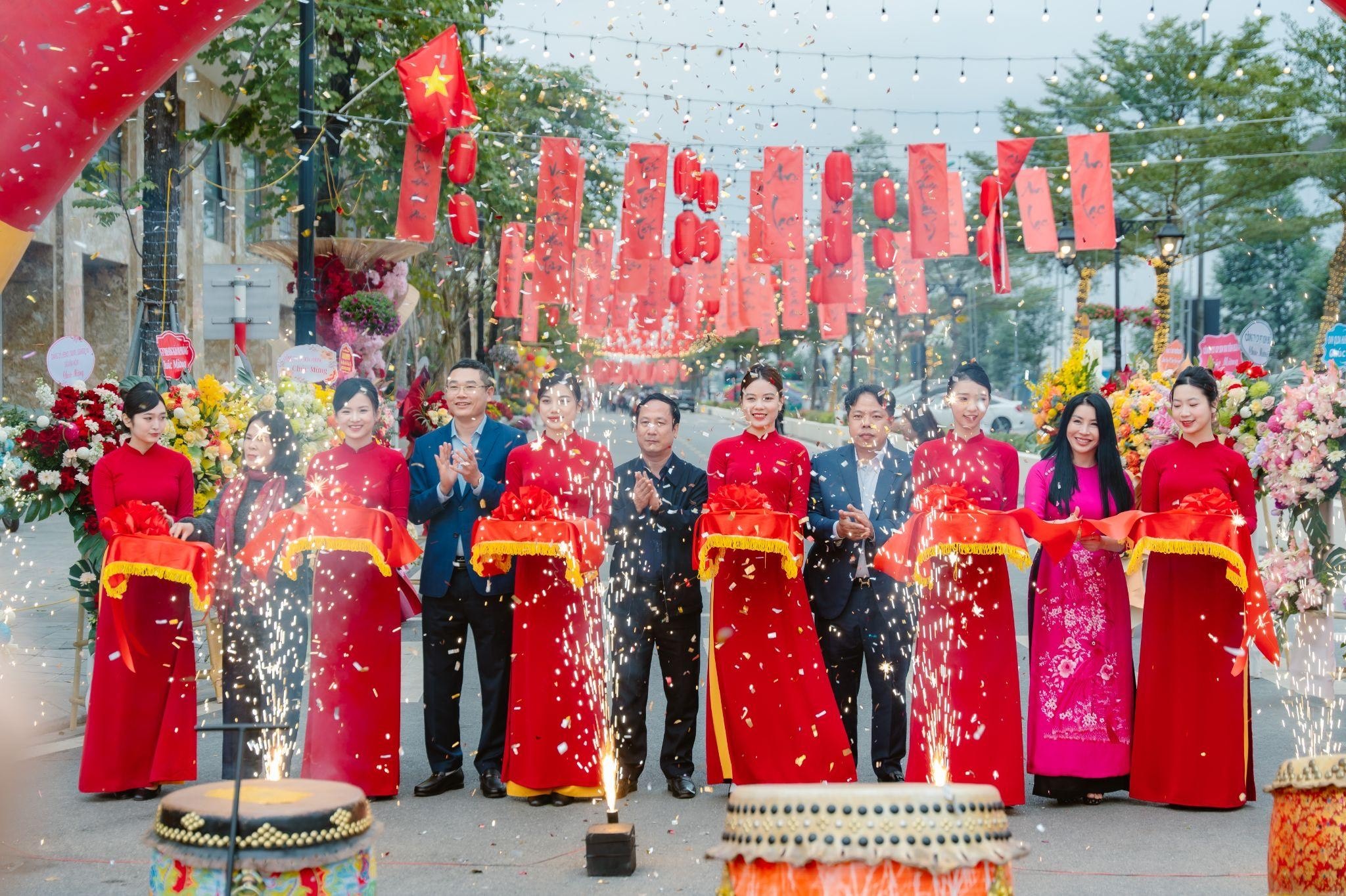 Hàng nghìn khách hàng "check-in" Phố Xuân tại Kim Đô City